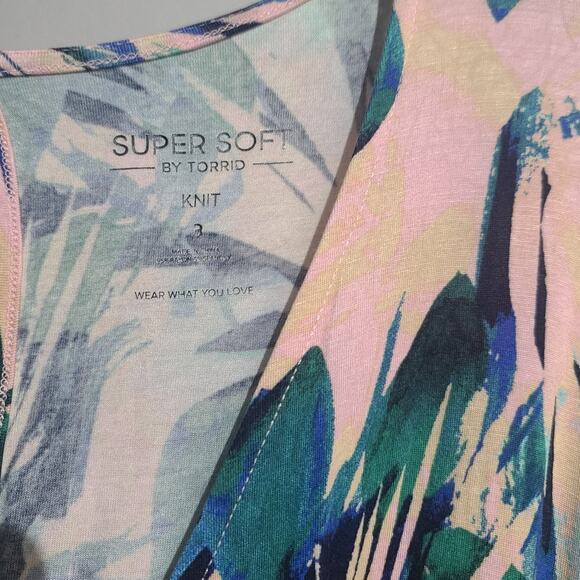 Torrid Super Soft Surplice Front Tie Romper Pink Palm Hawaiian - Picture 4 of 4